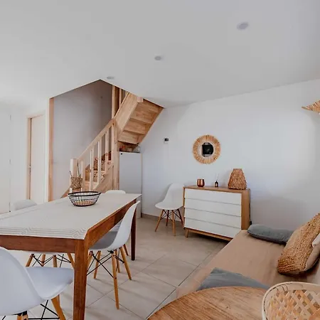 Vakantiehuis Annibal, Maison De Vacance 6,8 Personnes, 66420 Barcares Le Barcarès